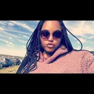 Meet your Posher, Avery